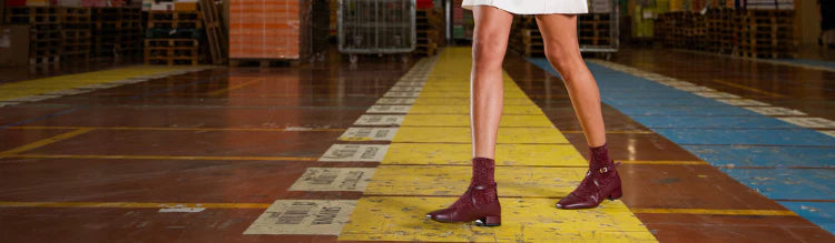 Come abbinare le scarpe alle calze da donna: consigli e idee per look di tendenza