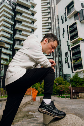 Schwarze Sneakers „Sweet Years 8813“.