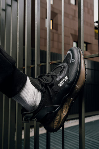 Schwarze Sneakers „Sweet Years 8811“.