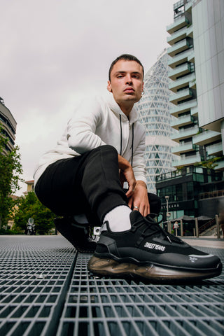 Schwarze Sneakers „Sweet Years 8811“.