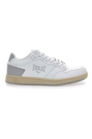 Weiße und graue Sneakers mit Everlast 715-Schnürsenkeln