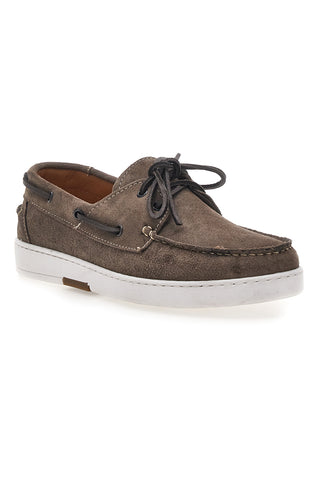 Taupefarbene Mokassins im Bootsstil mit Obermaterial aus Leder. Hergestellt in Italien CLAREMORRIS 2011