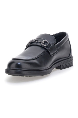 Longford 9009 schwarzer Slipper mit Metall-Hufeisen