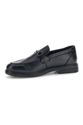 Schwarze Mokassins mit farblich passender Schnalle und gezackter Sohle Jerpoint JXC25379