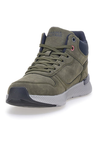 Grüne Mid-Sneaker mit marineblauer Laufsohle MM2310