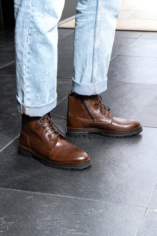 Braune Echtlederstiefel mit Pittarello 11-Stollensohle