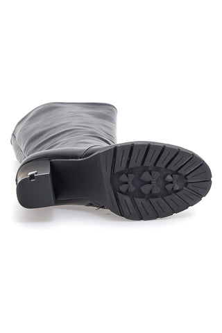 Die ersten schwarzen Stiefel mit hohen Absätzen H262538