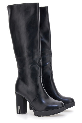 Die ersten schwarzen Stiefel mit hohen Absätzen H262538