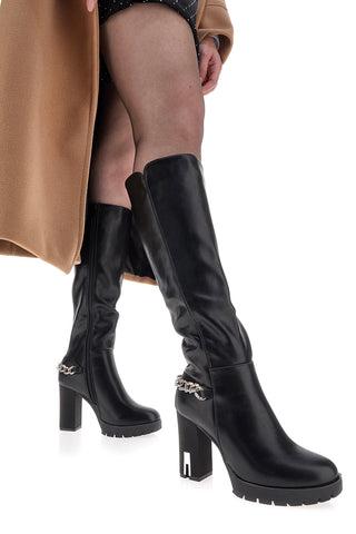 Hohe schwarze Stiefel mit dekorativer Kette THE FIRST H262534