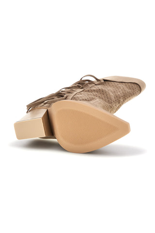 Stivali beige con frange Cafè cost P722
