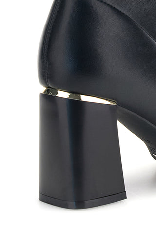 Schwarze Stiefel mit spitzer Zehenpartie und breitem Absatz von Mariella Burani, Modell 51693C1063