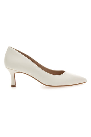 Cremefarbene Pumps mit niedrigem Absatz und spitzer Spitze Pittarello vera 6043