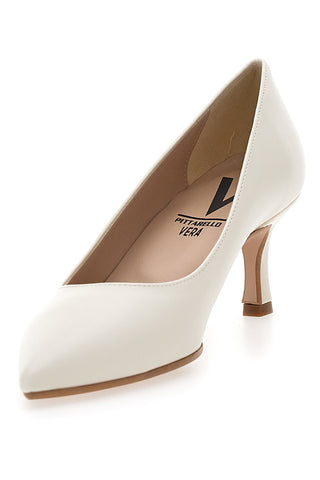 Cremefarbene Pumps mit niedrigem Absatz und spitzer Spitze Pittarello vera 6043