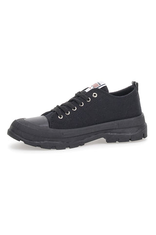 Schwarze Seidensneaker mit Baumwollgürtel