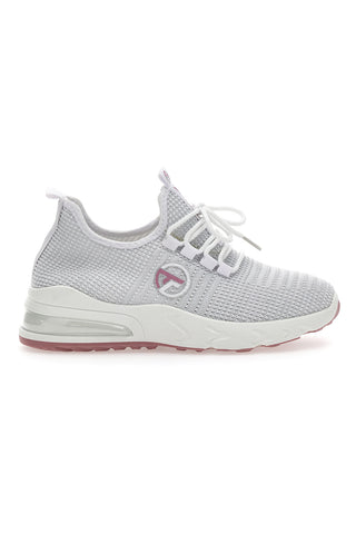 Die ersten weißen Turnschuhe von Marina