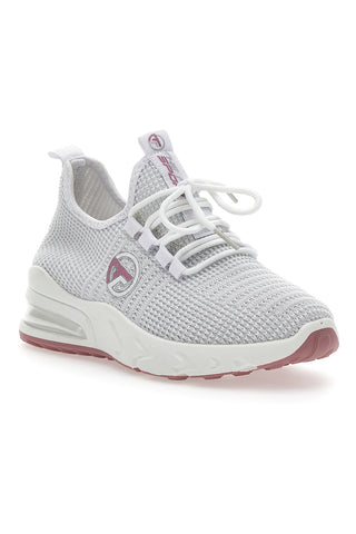 Die ersten weißen Turnschuhe von Marina