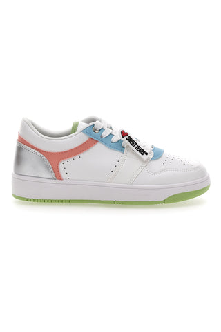 Weiße Sneakers „Sweet Years 8580“.