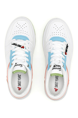 Weiße Sneakers „Sweet Years 8580“.