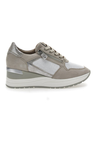 Schnürschuhe mit beigem Plateau Pittarello Active 2204