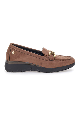 Braune Slipper in Wildlederoptik mit Kette INBLU IC020042