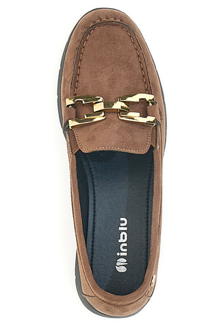 Braune Slipper in Wildlederoptik mit Kette INBLU IC020042