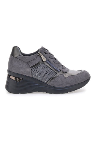 Graue Sneakers mit Schnürsenkeln und Plateau INBLU IN402025