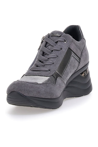 Graue Sneakers mit Schnürsenkeln und Plateau INBLU IN402025