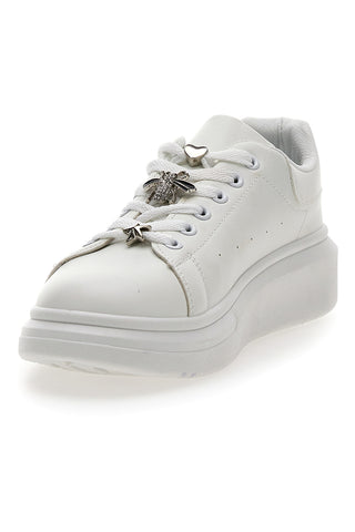 Weiße Sneakers mit dekorativen Clips CAFE' COST LAILITZ004