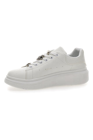 Weiße Sneakers mit dekorativen Clips CAFE' COST LAILITZ004