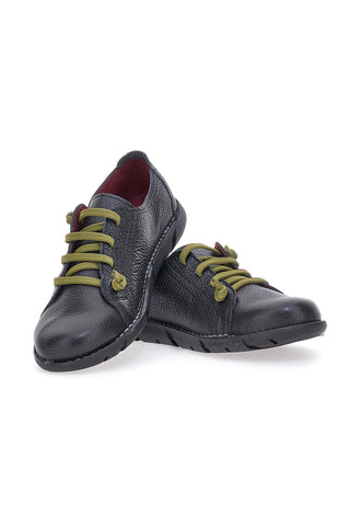 Schwarze Schnürschuhe aus echtem Leder mit grünen Schnürsenkeln Pittarello Tierra 24224