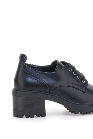 Stringata nera con lacci PITTARELLO CAPSULE 23039 028