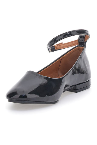Schwarze Ballerinas in Lackoptik mit Riemen und bequemem Absatz THE FIRST IDE1075