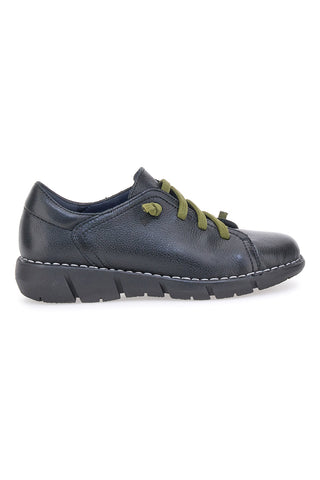 Scarpe nere in pelle con lacci a contrasto Pittarello tierra 11613
