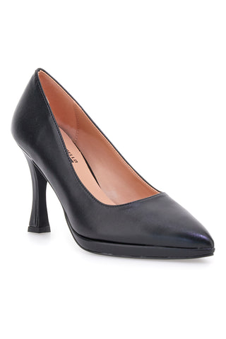 Schwarze Pumps mit spitzer Spitze und Spool-Absatz von Pittarello Love 1907