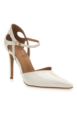 Elfenbeinfarbenes Lack-Dekolleté mit Absatz Mon dieu 1926Q266