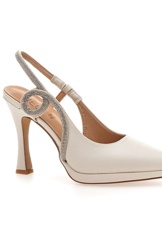 Elfenbeinfarbene Pumps mit Absätzen und Strasssteinen Mon dieu 1929S30