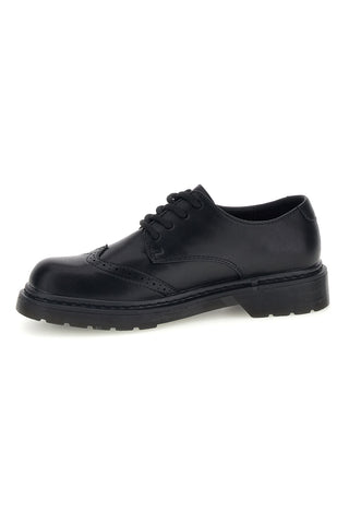 Schwarze Schnürschuhe mit Lochmuster und Profilsohle von Le Havre Paris, Modell RQ2587A