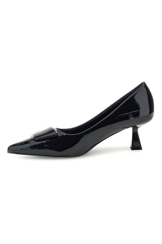 Schwarze Pumps in Lackoptik mit Logo-Plakette und Spindelabsatz von Ferre' F1301C1440