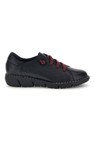 Schwarze Schnürschuhe aus echtem Leder mit burgunderroten Schnürsenkeln von Pittarello, Modell Tierra 11613