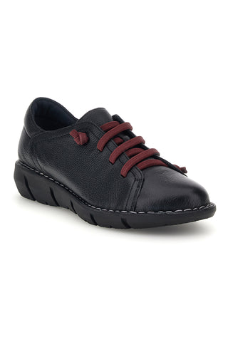 Schwarze Schnürschuhe aus echtem Leder mit burgunderroten Schnürsenkeln von Pittarello, Modell Tierra 11613