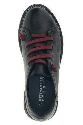 Schwarze Schnürschuhe aus echtem Leder mit burgunderroten Schnürsenkeln von Pittarello, Modell Tierra 11613