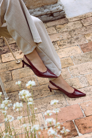 Décolleté Slingback Bordeaux in Effetto Vernice con Punta e Tacco Kitten Mon Dieu 2618401