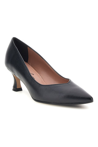 Schwarze Pumps mit mittlerem Absatz und spitzer Zehenpartie von Francesca Gritti 61