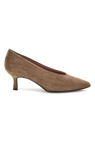 Beigefarbene Pumps mit niedrigem Absatz und spitzer Zehenpartie von Francesca Gritti, Modell P6049