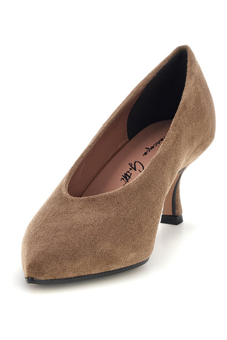 Beigefarbene Pumps mit niedrigem Absatz und spitzer Zehenpartie von Francesca Gritti, Modell P6049