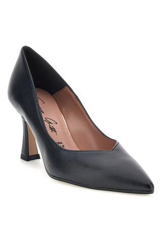 Schwarze Pumps mit Absatz und spitzer Zehenpartie von Francesca Gritti 3354