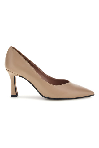 Beigefarbene Pumps mit Absatz und spitzer Zehenpartie von Francesca Gritti 3354