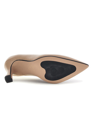 Beigefarbene Pumps mit Absatz und spitzer Zehenpartie von Francesca Gritti 3354