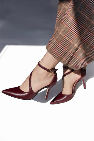 Bordeauxrote Pumps mit Knöchelriemen und Absatz von Francesca Gritti, Modell P9021