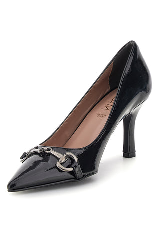 Schwarze, glänzende Pumps mit spitzer Zehenpartie und Kettenverzierung – Pittarello Glam 3866MS